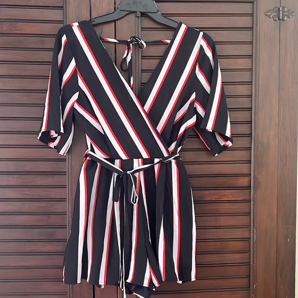 Trixxi v-neck romper, white, red black striped. Size large. EUC
